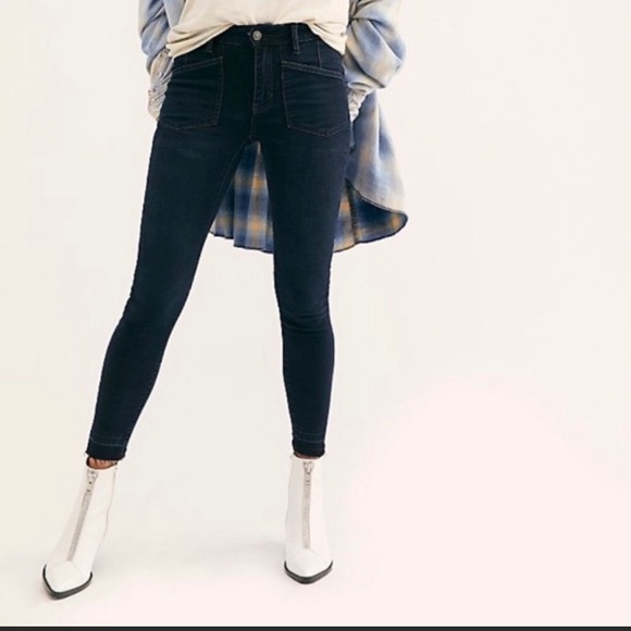 *** SOLD Free People We the Free Ivy Mid Rise Skinny Jeans in seal blue NWT - Picture 1 of 9